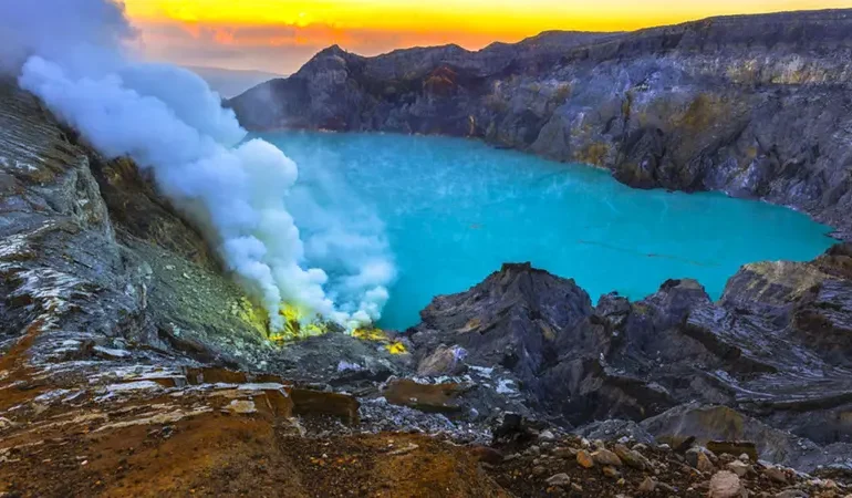 Pesona Api Biru dan Keindahan Alam Jawa Timur