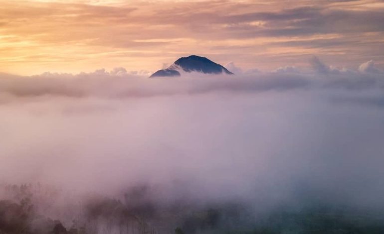 Gunung Sibuatan Surga Pendaki di Puncak Tertinggi SumatraUtara