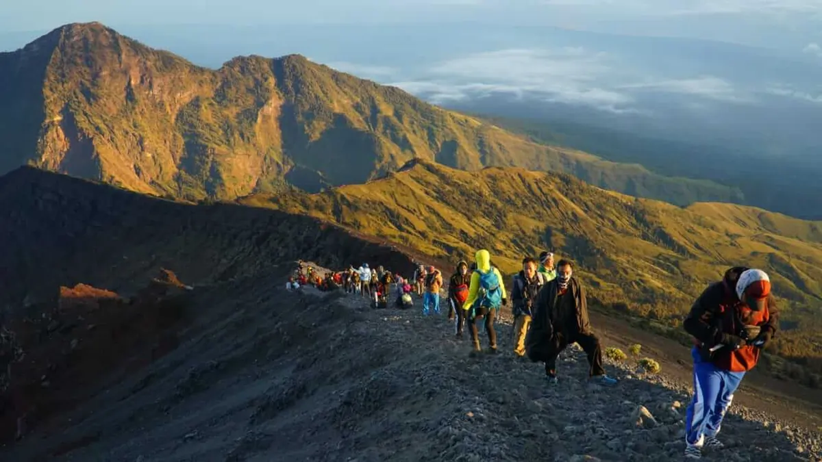 Gunung Rinjani Pesona Gunung Suci di Lombok dengan indahan