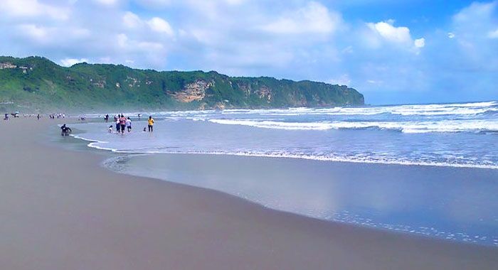 Pantai Parangtritis Ikon Wisata Pantai Yogyakarta yang Sarat Mitos