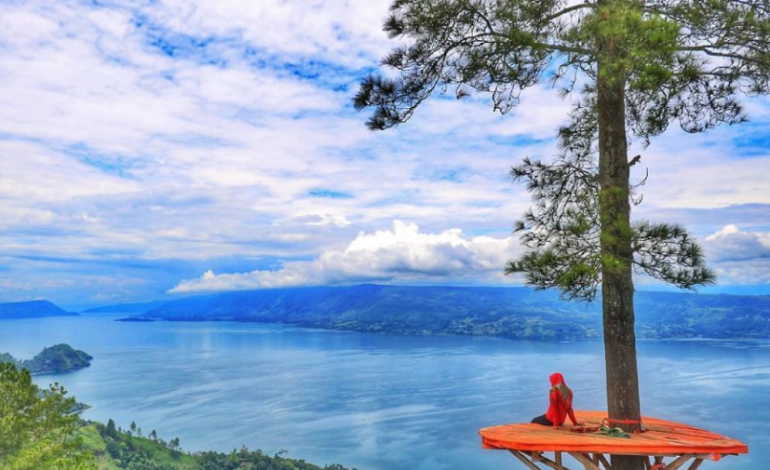 Tempat Wisata Bukit Simarjarunjung Spot kopi & view spektakuler